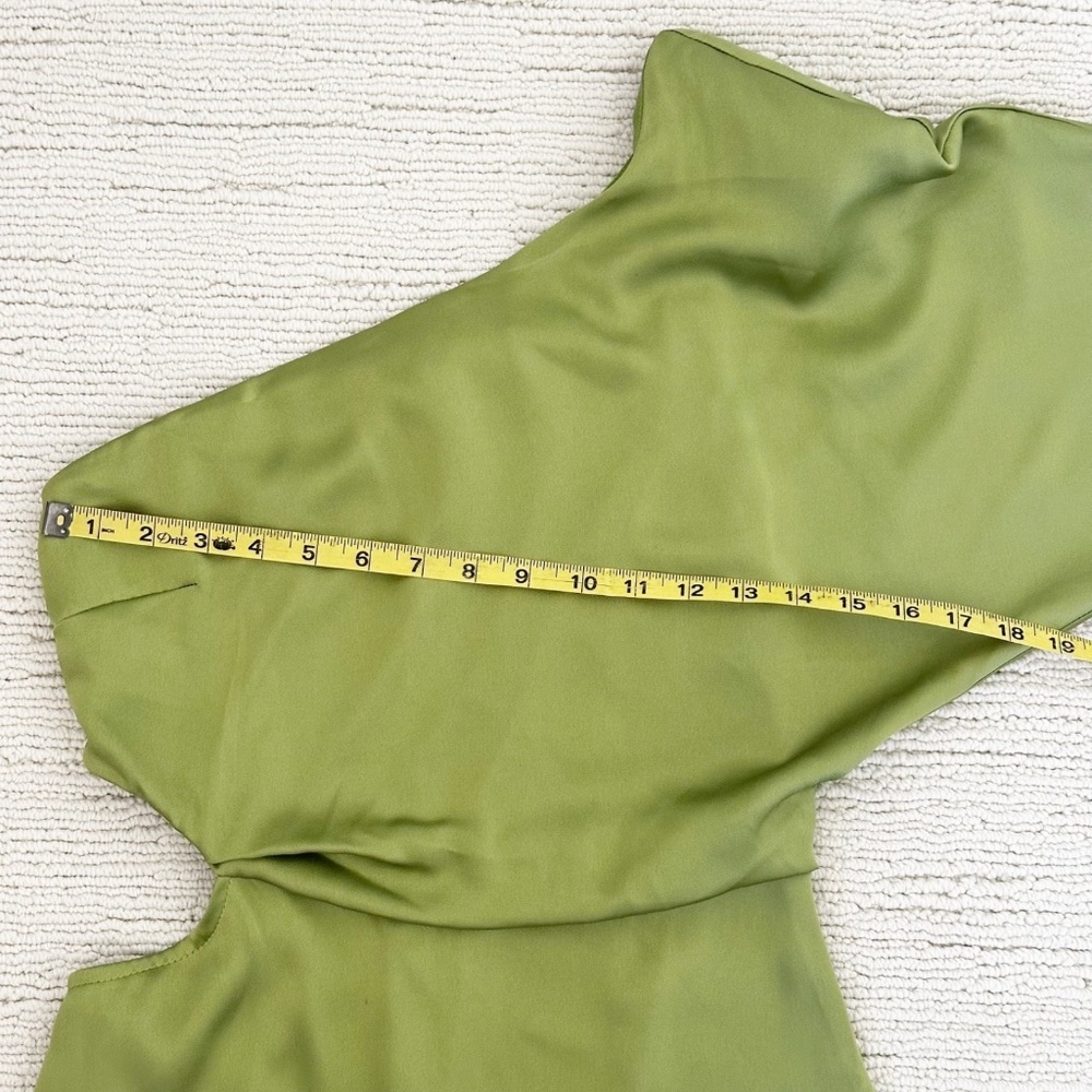 ASTR THE LABEL Amari Women’s M Green Maxi Dress Satin One-Shoulder Cut-Out Satin - Picture 8 of 15